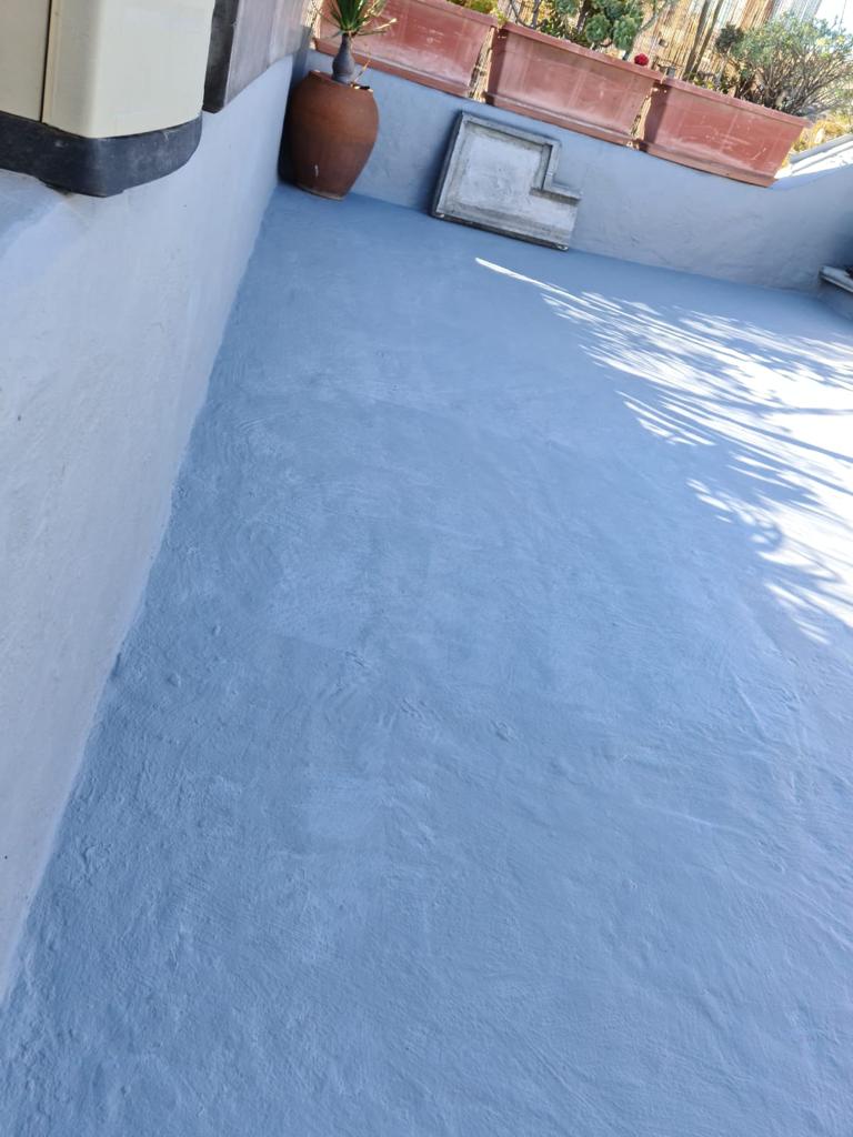 Cubierta impermeabilizada con materiales resistentes en Las Palmas